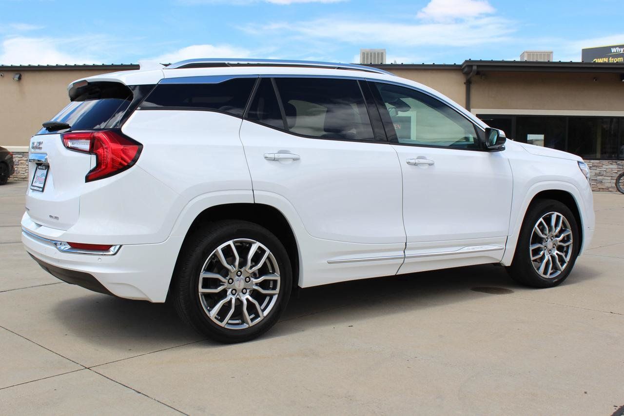 Used 2024 GMC Terrain Denali w/ Denali Premium Package AWD/4WD image 36