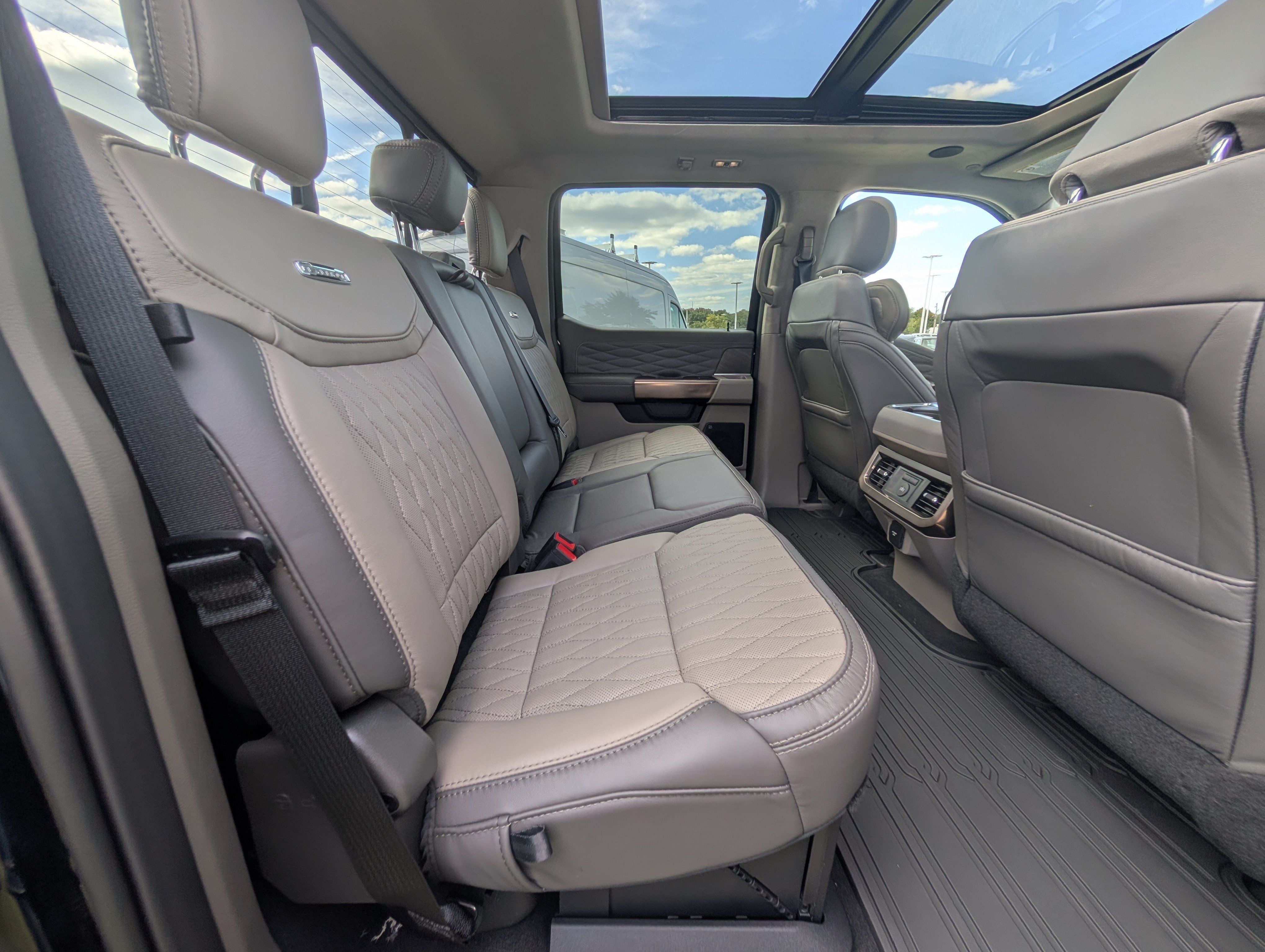 New 2027 Ford F450 Platinum w/ Platinum Plus Package AWD/4WD image 7