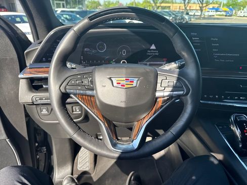 Used 2024 Cadillac Escalade Premium Luxury AWD/4WD image 14