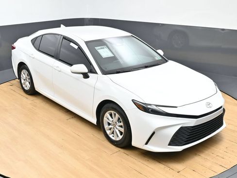 Used 2025 Toyota Camry LE FWD image 42