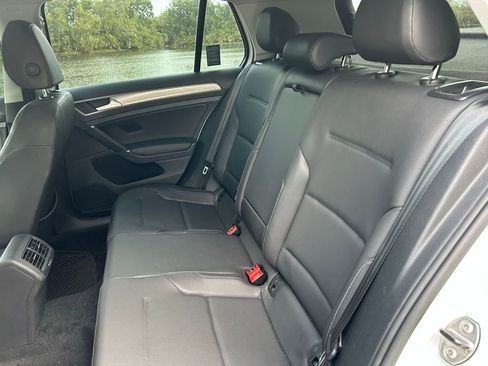 Used 2015 Volkswagen Golf TDI S image 13