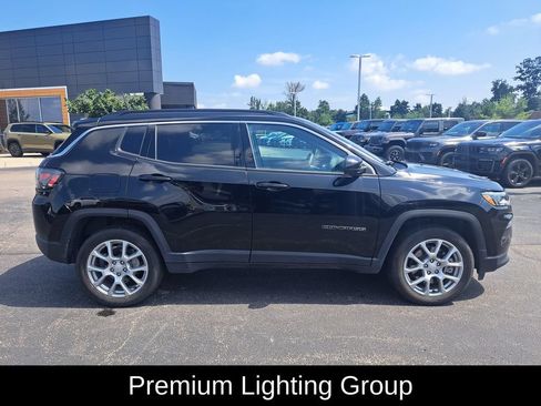 Used 2024 Jeep Compass Latitude w/ Sun and Sound Group AWD/4WD image 3