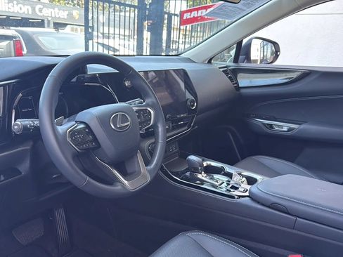 Used 2024 Lexus NX 250 FWD image 4