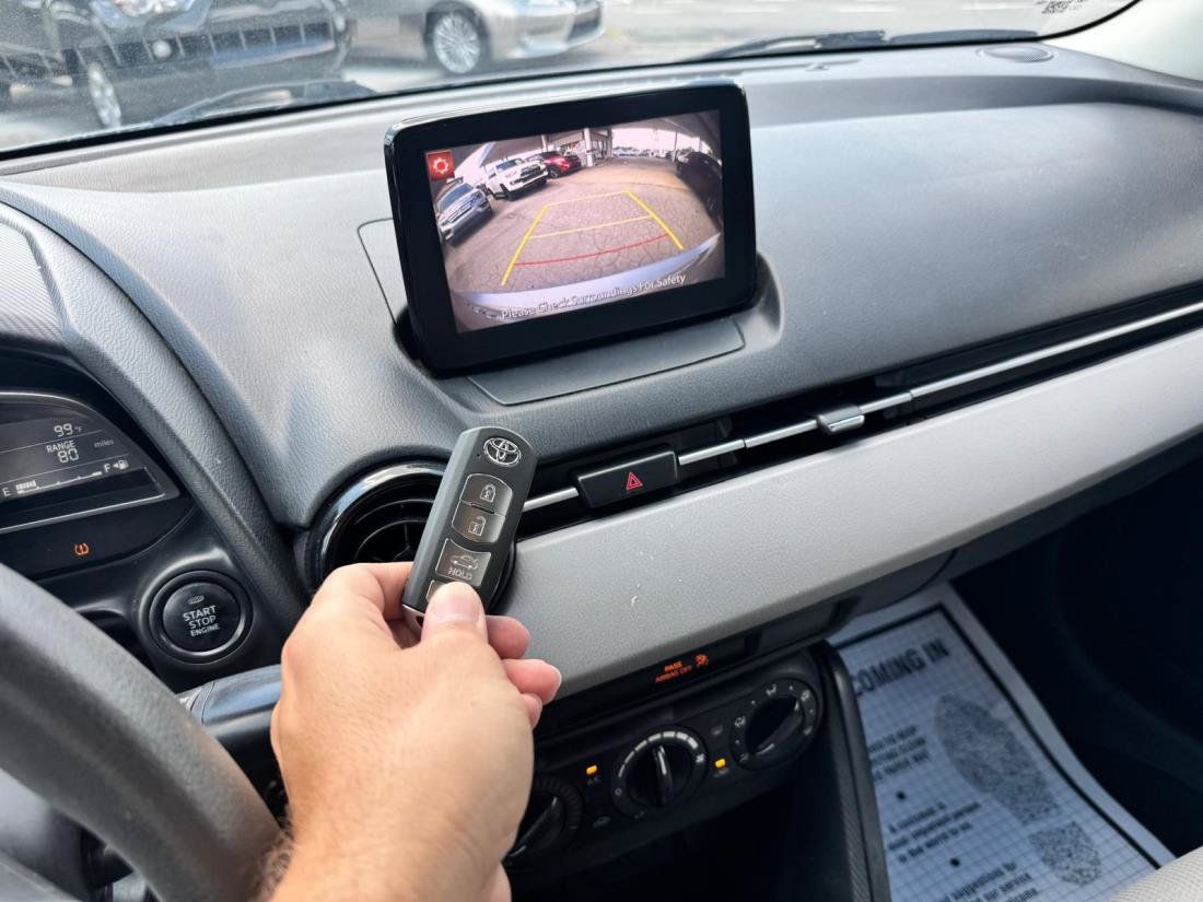 Used 2019 Toyota Yaris L FWD image 12