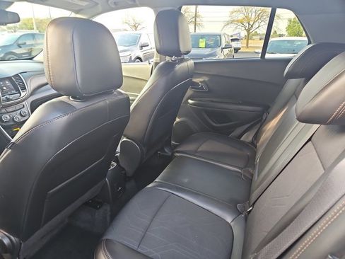 Used 2021 Chevrolet Trax LT w/ Redline Edition image 12