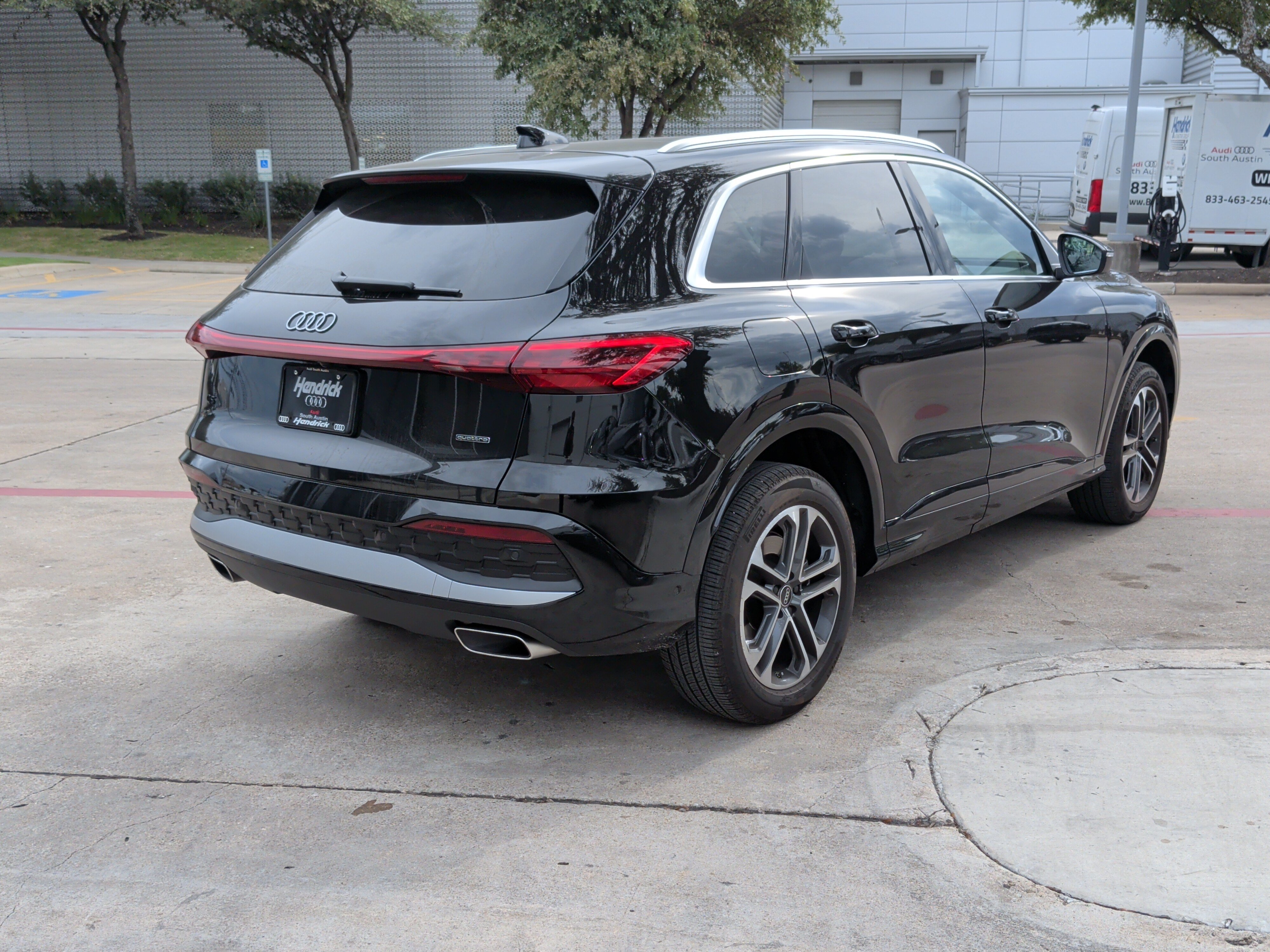 Used 2025 Audi Q5 Premium w/ Convenience Package AWD/4WD image 9