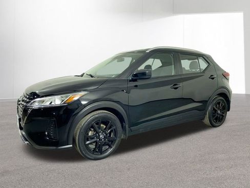 Used 2023 Nissan Kicks SV image 2