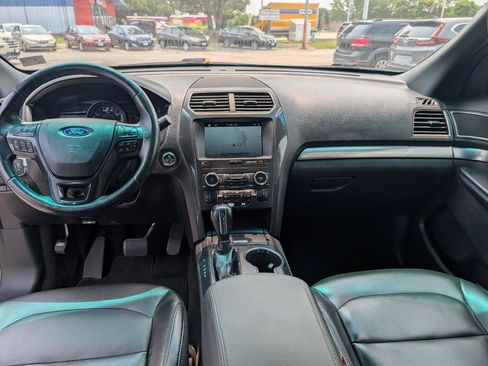 Used 2019 Ford Explorer XLT w/ Equipment Group 202A FWD image 35