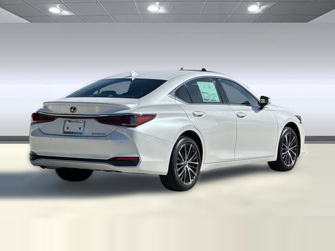 New 2024 Lexus ES 300h w/ Premium Package image 5
