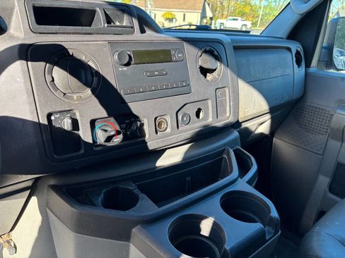 Used 2011 Ford E-250 and Econoline 250 w/ Commercial Cargo Van Pkg image 11