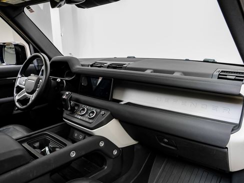 Used 2023 Land Rover Defender 110 SE image 17