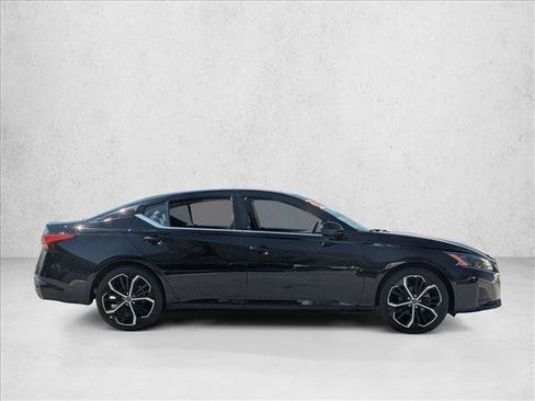 Used 2024 Nissan Altima 2.5 SR FWD image 4