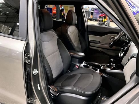 Used 2018 Kia Soul + image 8