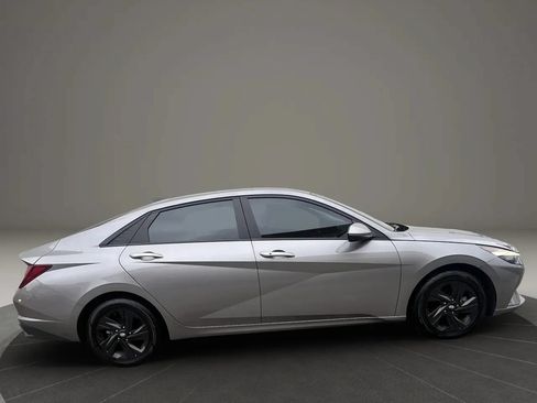 Used 2023 Hyundai Elantra SEL FWD image 4