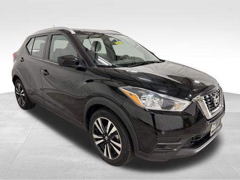 Used 2019 Nissan Kicks SV image 3