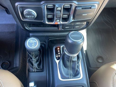 Used 2020 Jeep Gladiator Overland AWD/4WD image 19