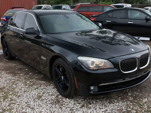 Used 2011 BMW 740i image 9