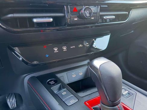 New 2026 Nissan Kicks SR FWD image 17