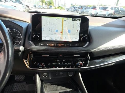 Used 2022 Nissan Rogue SL w/ SL Premium Package image 18