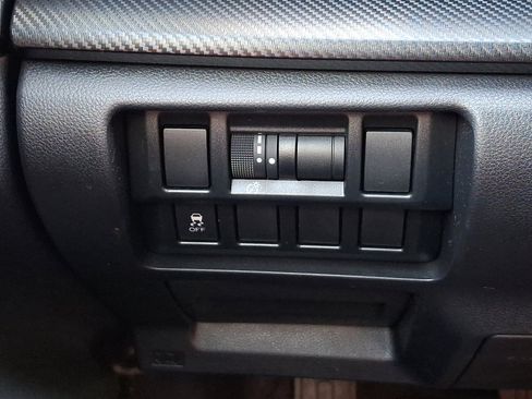 Used 2019 Subaru Crosstrek 2.0i Premium image 21