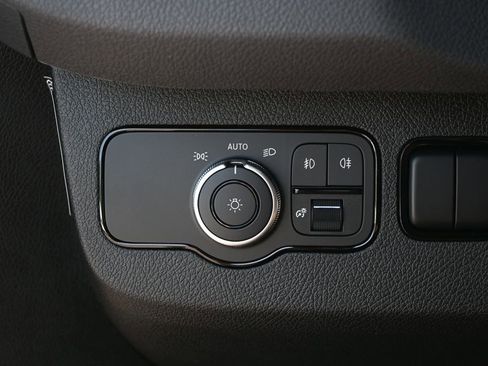 Used 2025 Mercedes-Benz Sprinter 2500 image 9