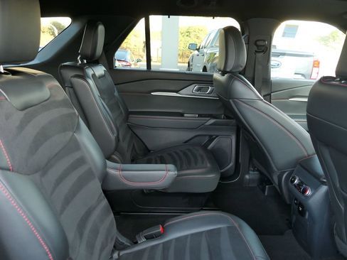 Used 2025 Ford Explorer ST image 24