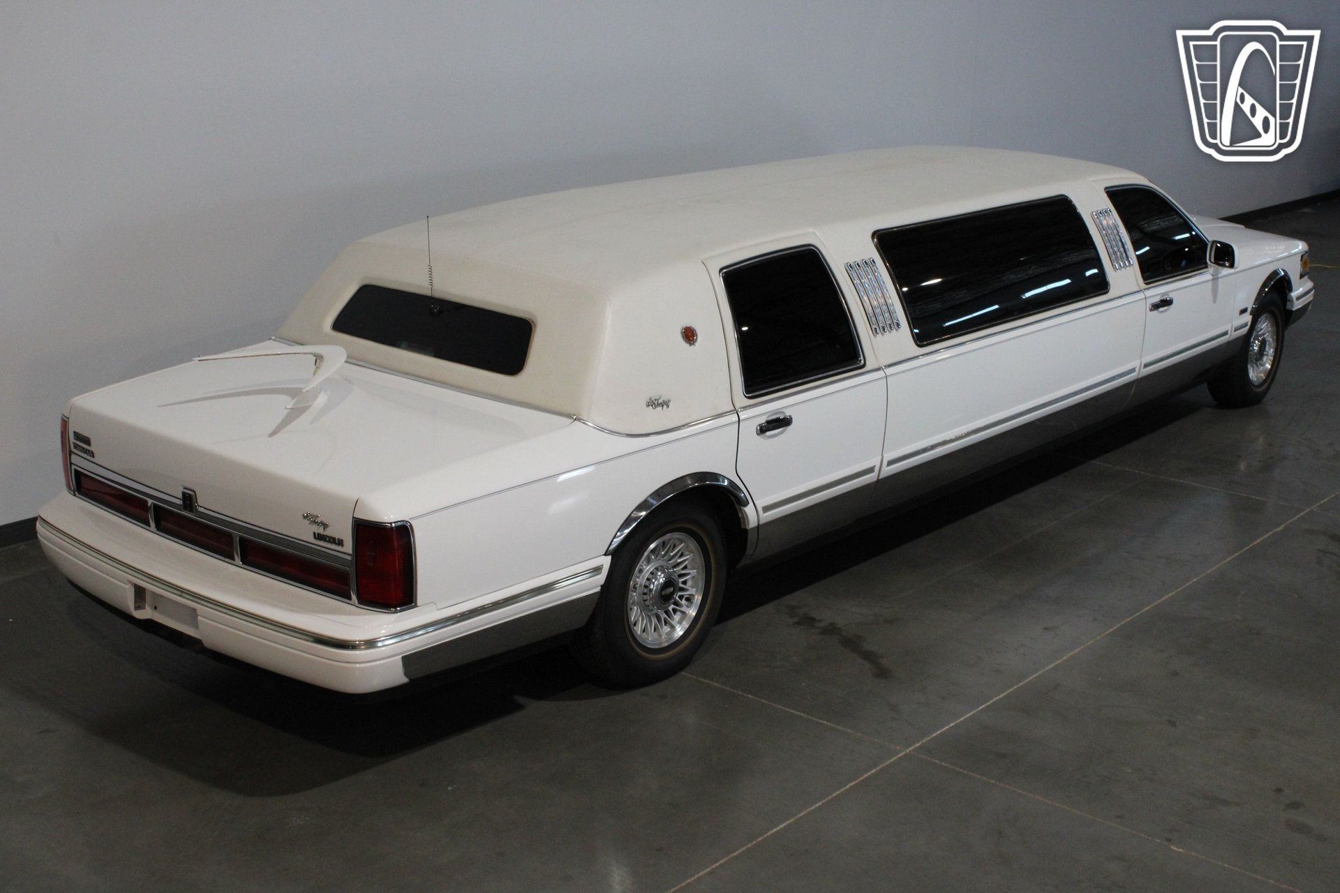Used 1996 Lincoln Town Car Executive RWD image 12