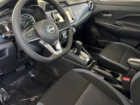 Used 2024 Nissan Versa SV FWD image 4