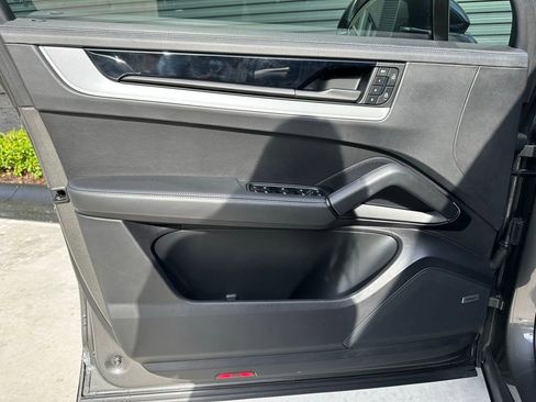 Used 2024 Porsche Cayenne S image 17