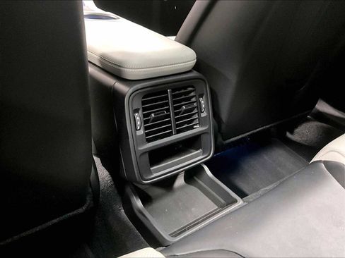 Used 2025 Porsche Taycan image 26