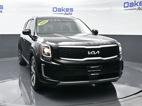 Certified 2022 Kia Telluride S image 3