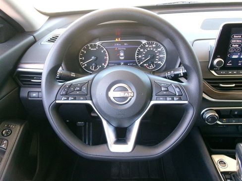 Used 2024 Nissan Altima 2.5 SV FWD image 37