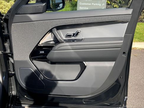 Used 2025 Land Rover Range Rover Sport image 20