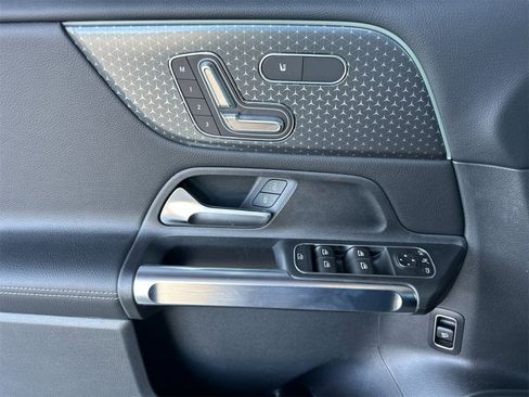 New 2025 Mercedes-Benz GLB 250 4MATIC image 11