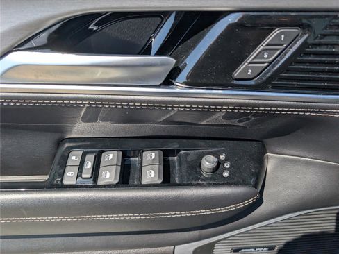 Used 2024 Jeep Wagoneer L Series II w/ Convenience Group I image 22