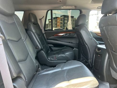 Used 2015 Cadillac Escalade Luxury AWD/4WD image 31