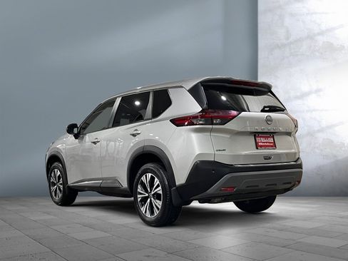 Used 2022 Nissan Rogue SV AWD/4WD image 4