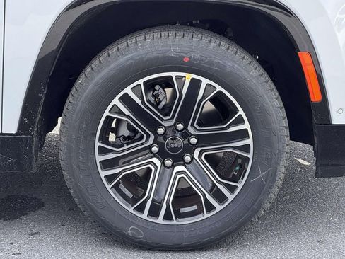 New 2026 Jeep Grand Wagoneer L 4WD w/ Premium Group I image 13