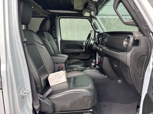 Used 2023 Jeep Wrangler Unlimited Sahara AWD/4WD image 10