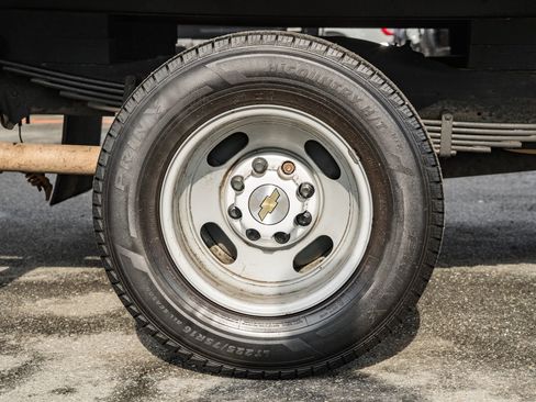 Used 2018 Chevrolet Express 3500 w/ Driver Convenience Package RWD image 22