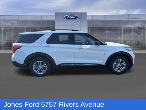 Used 2023 Ford Explorer XLT w/ Equipment Group 202A RWD image 3