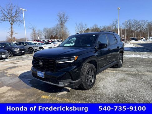 Used 2023 Honda Pilot TrailSport image 2