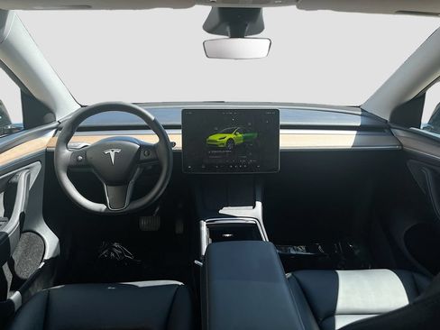 Used 2024 Tesla Model Y Long Range AWD/4WD image 23
