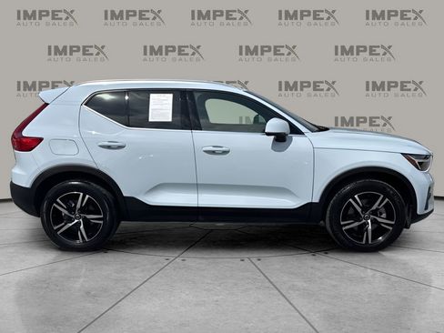 Used 2025 Volvo XC40 B5 Core AWD/4WD image 6