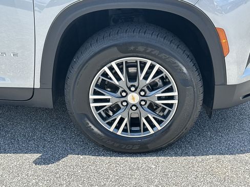 Used 2024 Chevrolet Traverse LT FWD image 12
