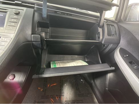 Used 2014 Toyota Prius Three image 31