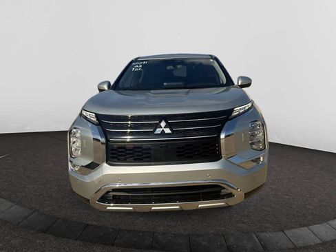 Used 2022 Mitsubishi Outlander SE AWD/4WD image 2