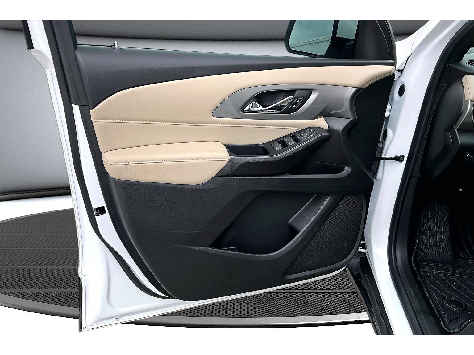 Used 2024 Chevrolet Traverse LS w/ Safety Package FWD image 30
