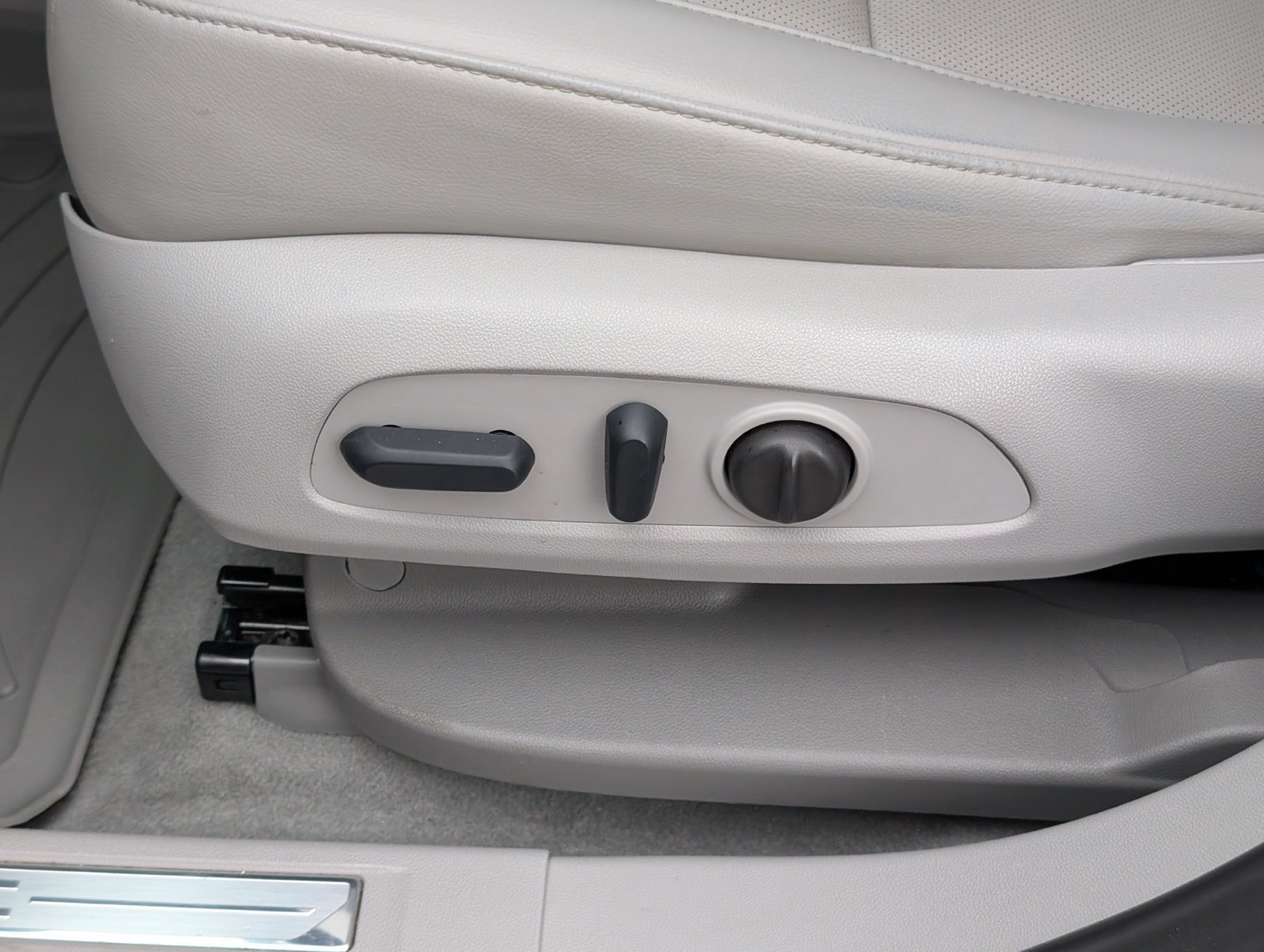 Used 2023 GMC Acadia SLT FWD image 15