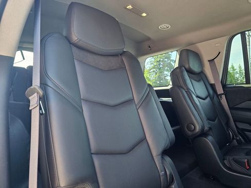 Used 2017 Cadillac Escalade Premium Luxury AWD/4WD image 13